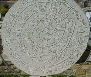 Diskus-von-Festos-aus-hellem-Stein